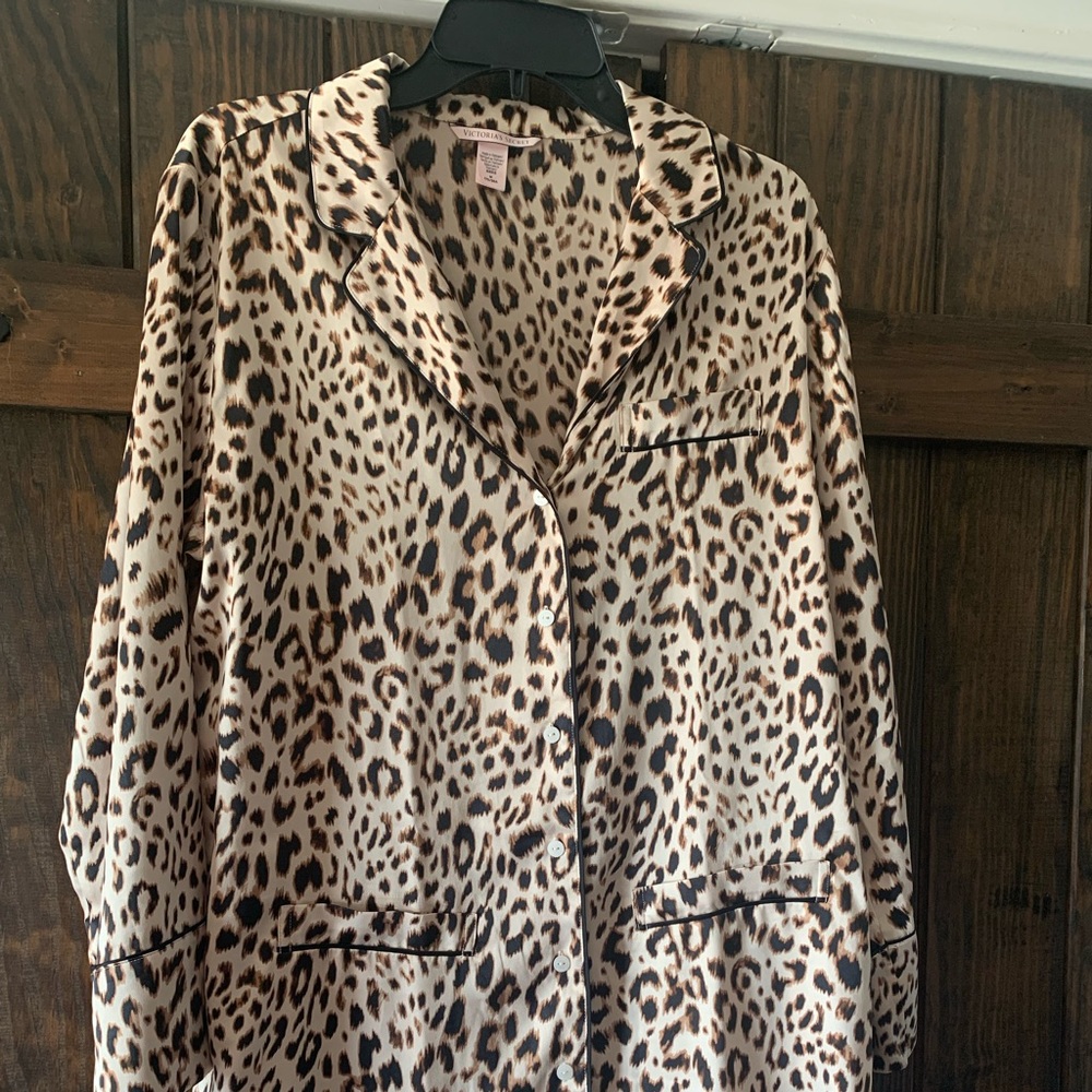 Victoria’s Secret Leopard Print button down sleep top size m